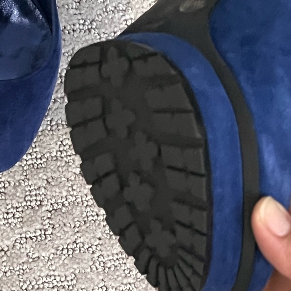Beautiful Blue suede heels! - Picture 4 of 5